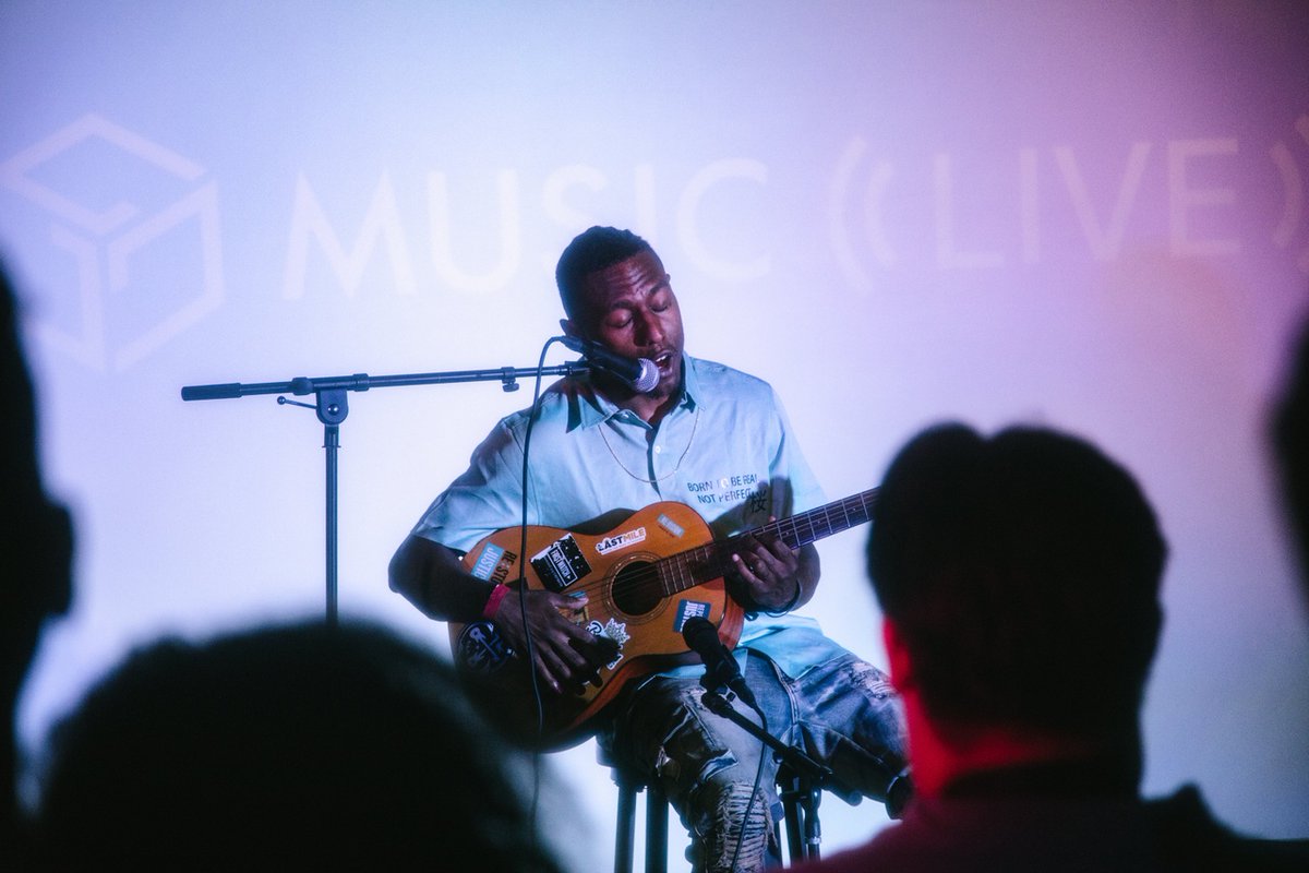 GoGalaMusic's tweet photo. A few incredible moments from the first #GalaMusicLive event to highlight some of the best emerging talent in LA last week! Join us in Chicago for the next one! Info coming soon 🎶 💜 https://t.co/rja1jMN4j8
