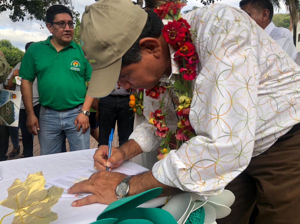 MariaTeresaVar6's tweet photo. Rurrenabaque alberga un ecosistema sumamente biodiverso, con recursos naturales fundamentales para su población. Es gratificante ver 283 familias comprometidas en la conservación de sus bosques y fuentes de agua, para que sus hijos puedan gozar de agua en calidad y cantidad. https://t.co/jhCpIKEXZt