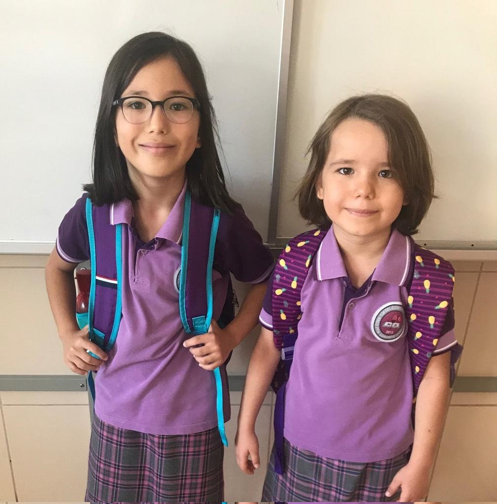 TutsakBebekler's tweet image. OSMANİYE

İki kız kardeş Betül(12) ve Nihal(9,5), aylardır annesizlige alışmaya çalışıyorlar.

69 ay önce anneleri Ayşe Keten tutuklanarak çocuklarından koparıldı.

10 yıl cezası onanan Tekstil mühendisi Ayşe Keten artık kızlarına kavuşsun.

@kemalgoktas

#Endpushbacks