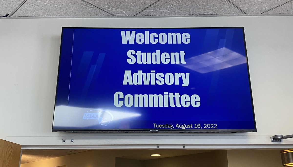 MIAA033's tweet photo. 🌟#MIAA_SAC 2022-23 is in the house! So EXCITED to meet this great group of students! WELCOME 👍🏼 (missing Mia/Meghan/Adlai) @PeabodyHigh #GrowingCourageousLeaders https://t.co/TkHj1NkZEd