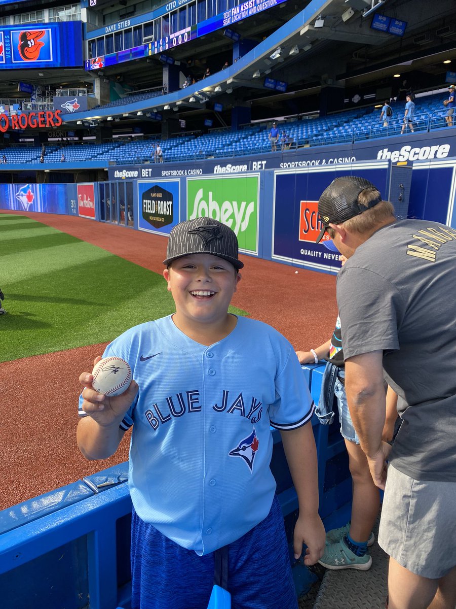 curtseitz's tweet photo. Big shout out to @CionelP made a couple new fans last night. Thanks for taking the time. #ForTheLoveOfTheGame https://t.co/hwszw27kbV
