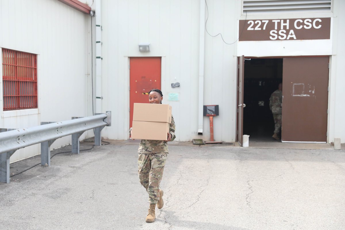 WeDriveCFI's tweet photo. Another successful Holy Joe's delivery was made in Fort Campbell, Kentucky. We are quick to jump on any opportunity to give back to those who do so much to protect our country. 🇺🇸 #Truetothetroops https://t.co/v2HWtdcase