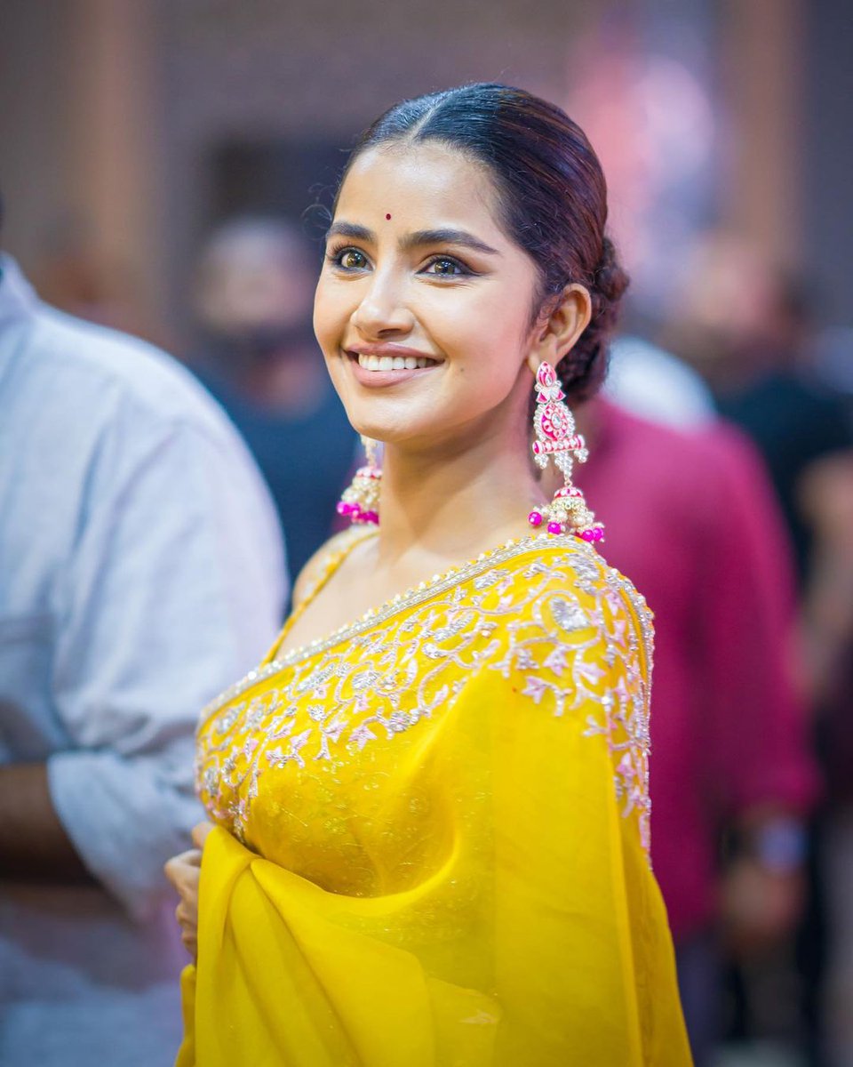 AnupamaTrends's tweet photo. Beautiful @anupamahere 😍💛 https://t.co/BqFt62UkrZ