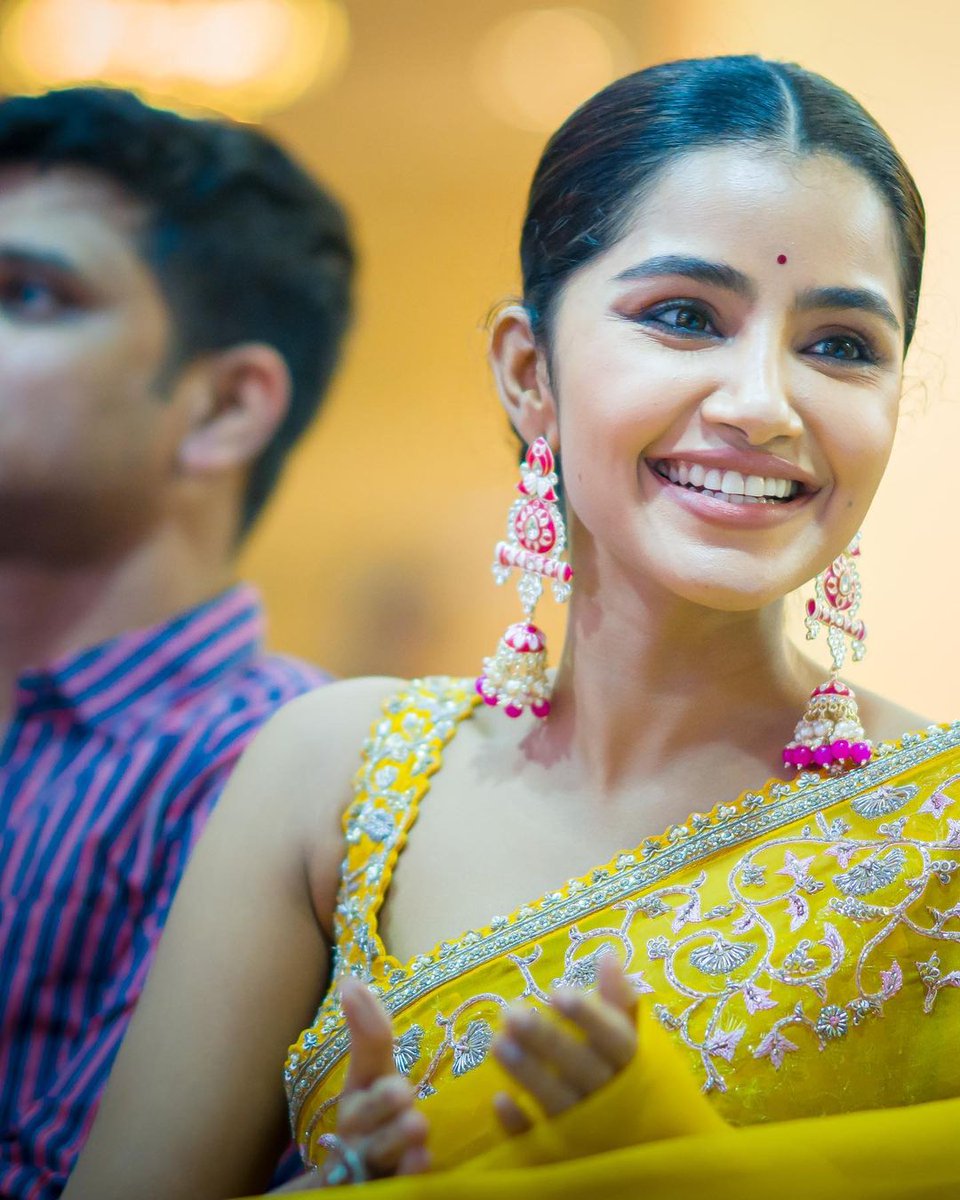 AnupamaTrends's tweet photo. Beautiful @anupamahere 😍💛 https://t.co/BqFt62UkrZ