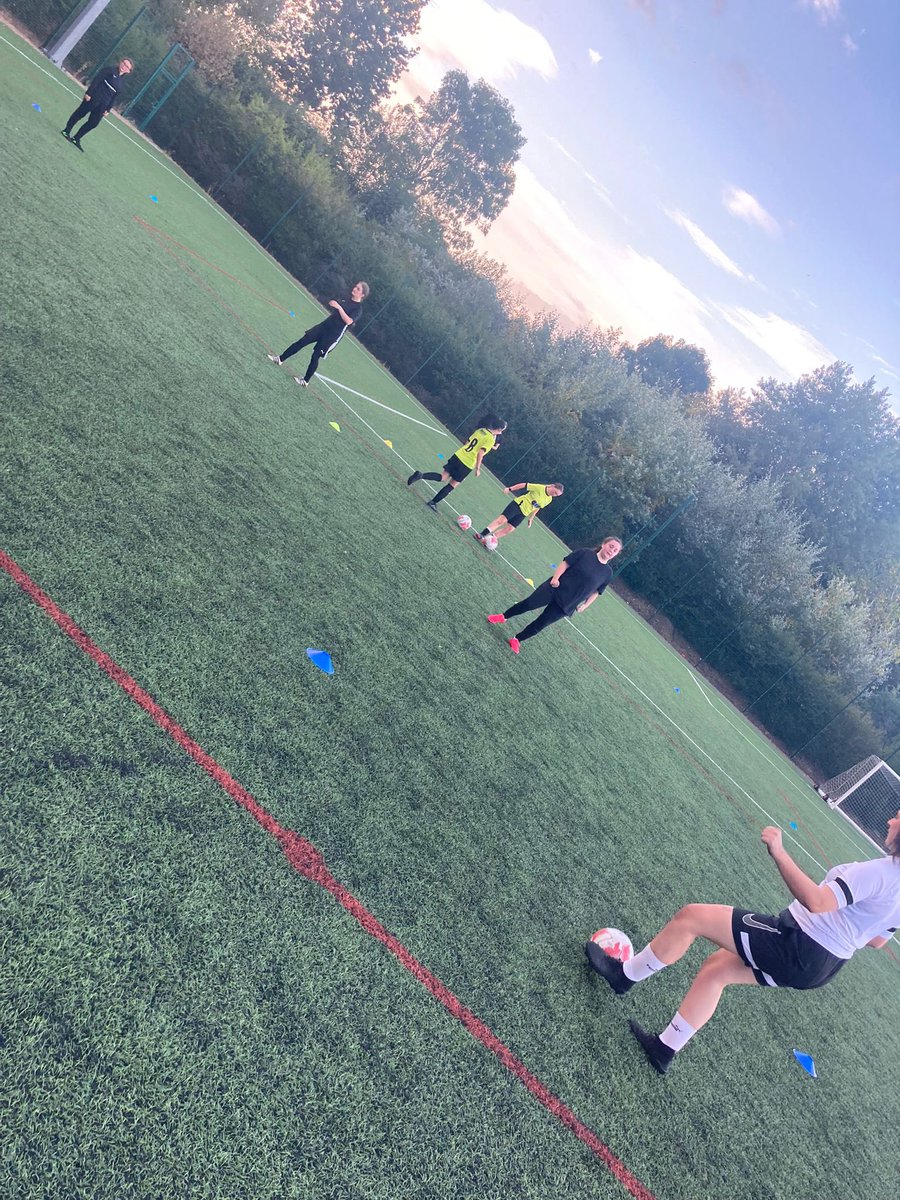 Another great training session in the heat last night, all players gave it everything 🔥 the team is shaping up beautifully with some exciting signings being introduced next week 👀 we are still welcoming new players along too so please drop us a DM if interested ⚽️