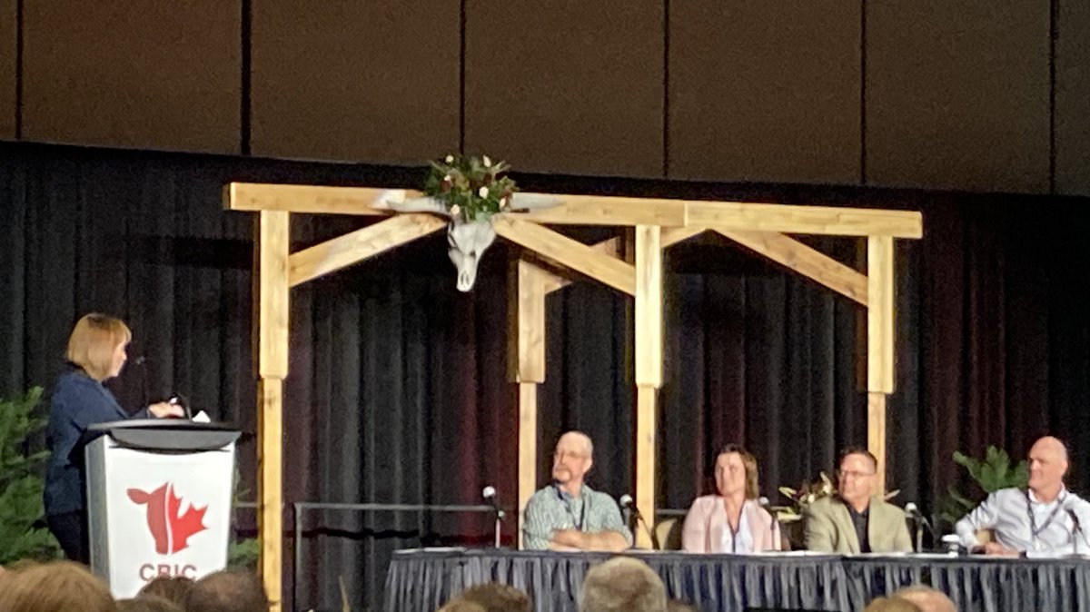 JaniceTranberg's tweet photo. Listening to @astroevesawa  at #CDNBeefConf speaking sustainability  @CRSB_beef round table. Question: what is the main thing you do for sustainability? Answer: it’s not one thing but a combination of actions   from crop to cattle production @NACattleFeeders @CattleFeedersAB https://t.co/NfZ8KZp0wa