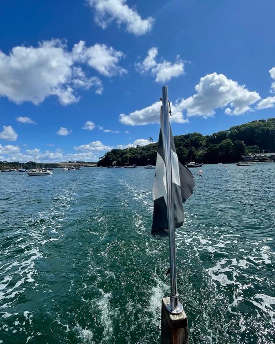 Magical moments cruising the #helfordriver #frenchmanscreek it’s wonderful. All availability and booking helfordrivercruises.co.uk