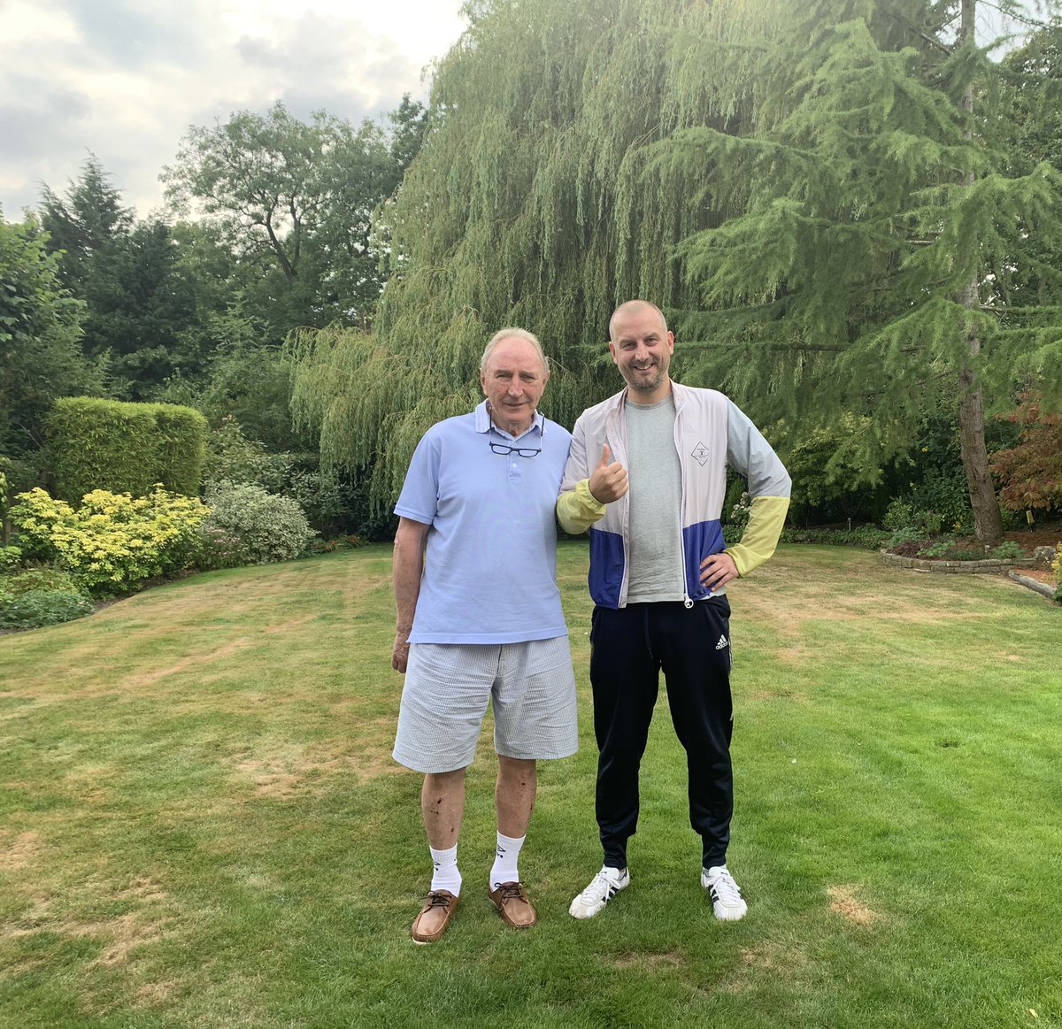Great day visiting a #LUFC legend. Speaks highly of Leeds United. This guy needs commemorating by the club in some way... and ASAP. Really genuine, humble man. Absolute pleasure spending a few hour with him. Leeds legend and I’m so angry our club haven’t recognised him enough!