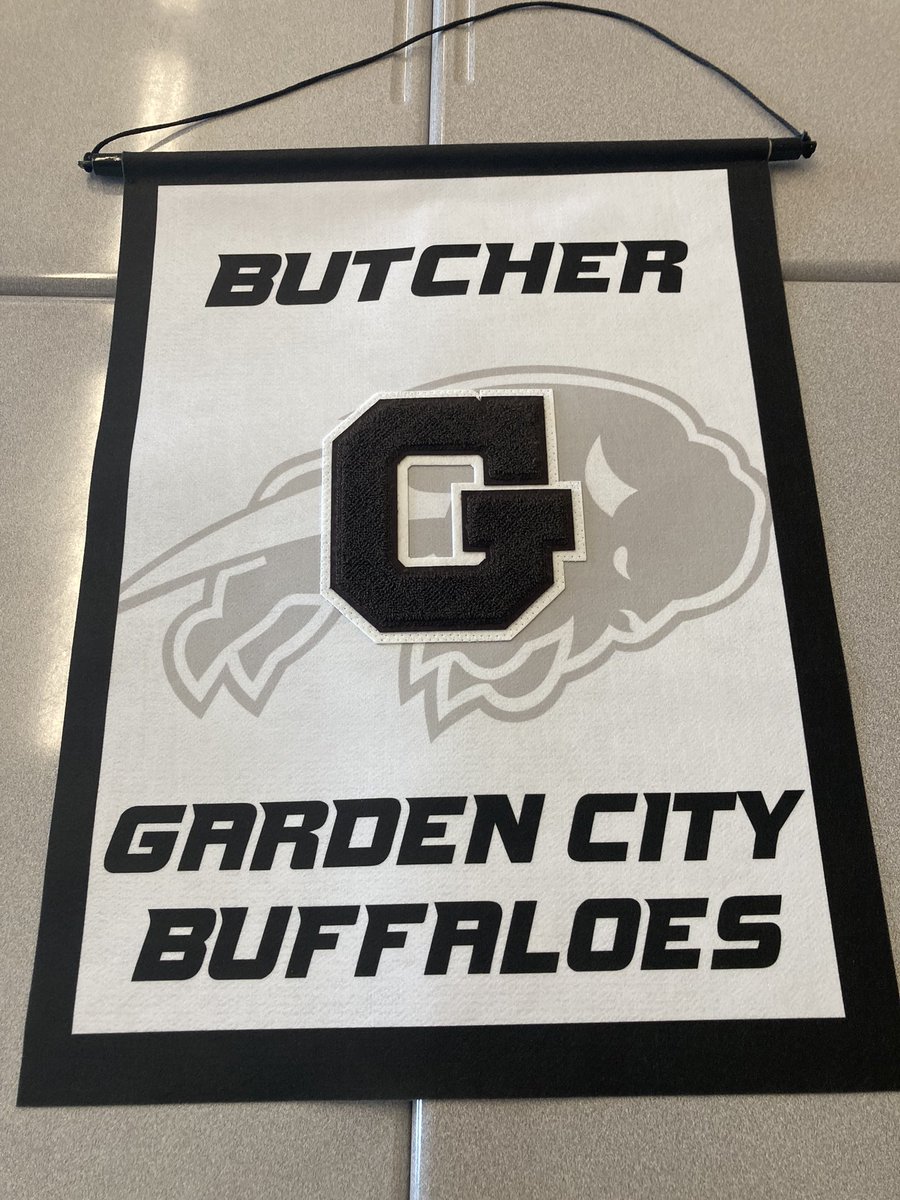 kellyrbutcher's tweet photo. Thanks @nordby_steve and all the administrative staff for these awesome Varsity Letter Banners! It looks great on my classroom wall!  #iteachgc #1herd @GCHSArtsandComm @GCHSTHAcademy @GchsPublic @FreshmanGCHS @counselorsGCHS https://t.co/tVJDnDpuj7