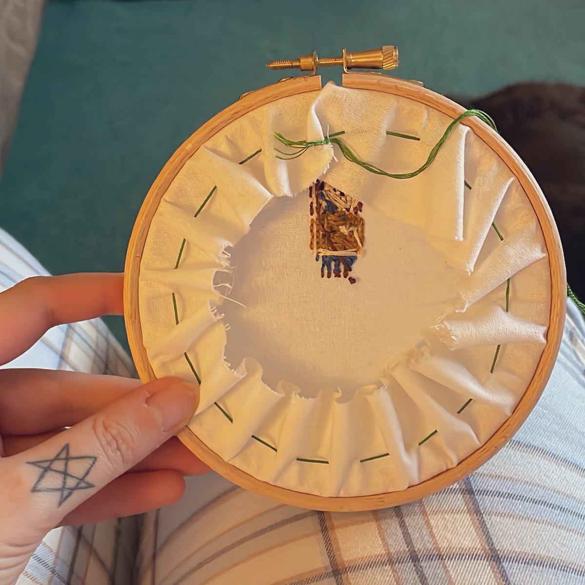 smolstitches's tweet photo. first time I’ve ever actually finished an in-hoop stitch properly.  here’s the back! https://t.co/iH1ebB3uib