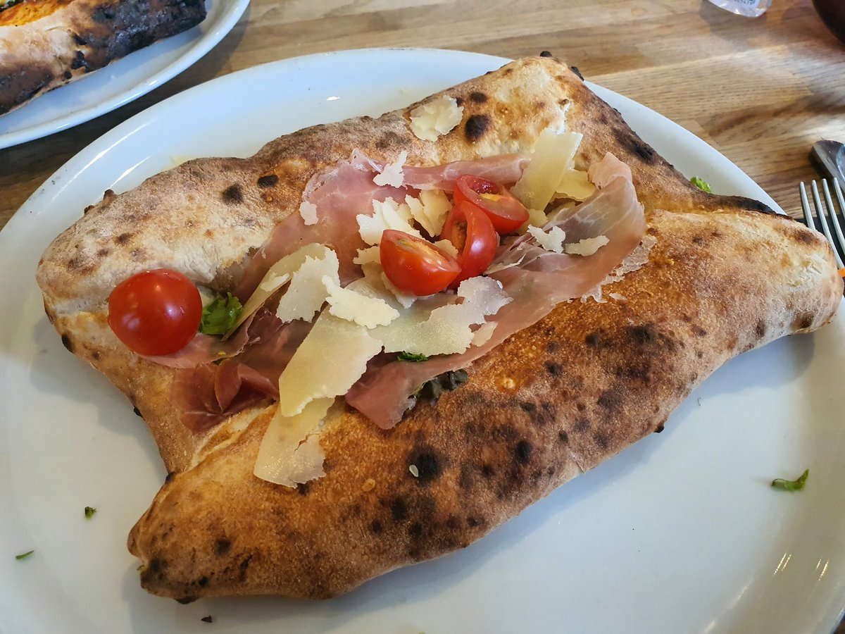 junseikomi's tweet photo. ただいまアムスのピザランキング１位はここ。
Mangia Pizza &amp; Wine da Antonio
020 845 8632
https://t.co/RkXXakCuvS https://t.co/FH5X1G4rwR