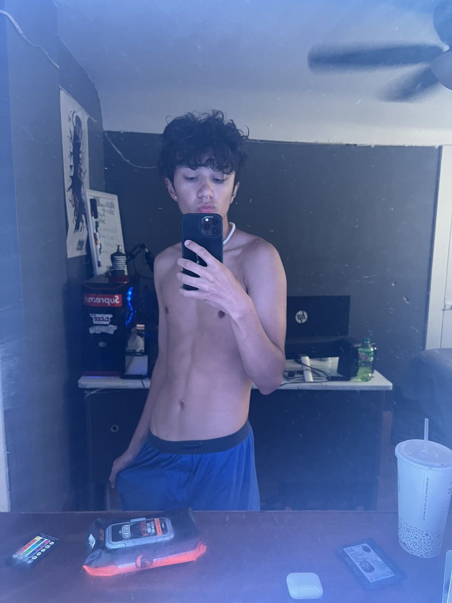 packinmario's tweet photo. good morning ;) wyd? https://t.co/caSSR3BrBP