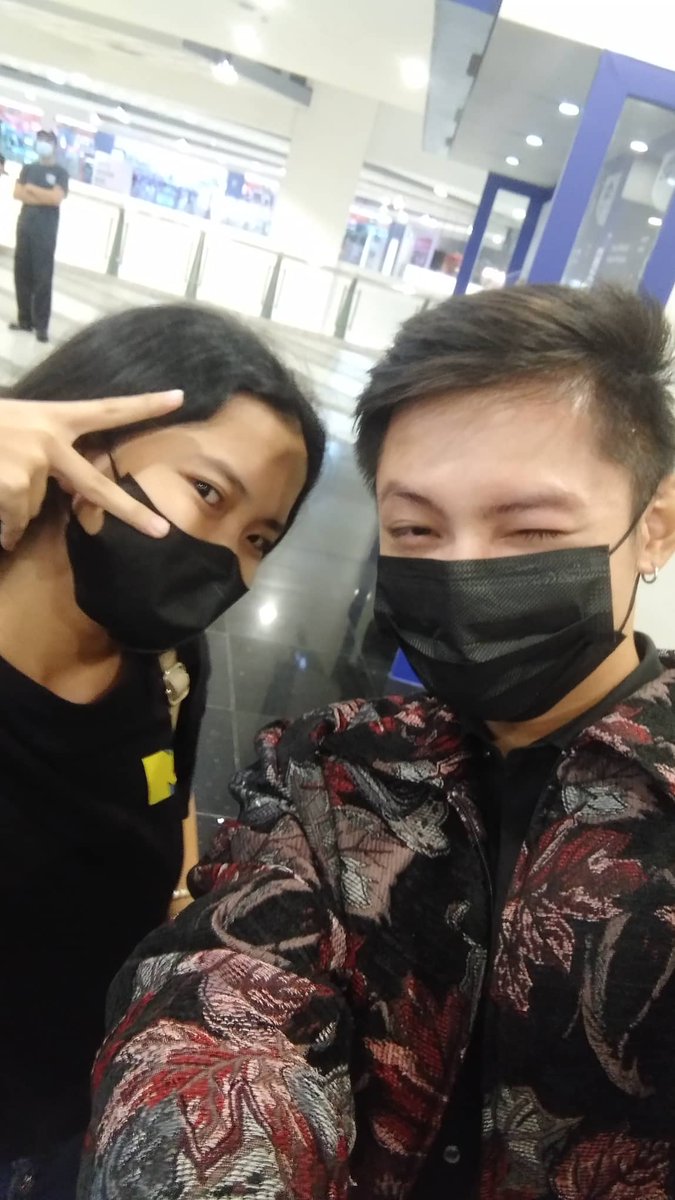StylersOfficia1's tweet photo. NEW STYLE at "FOOL" MV Red Carpet Premiere 081422

NEW STYLE with STYLERS!..
Fans of @ericejercito and other viva artists 

#FoolRedCarpetPremiere 
#EricEjercito #FoolMV
#NEWSTYLE
@VivaArtists_
@NewStyle_offcl
@jessieeula__ https://t.co/kCYfncYPJy