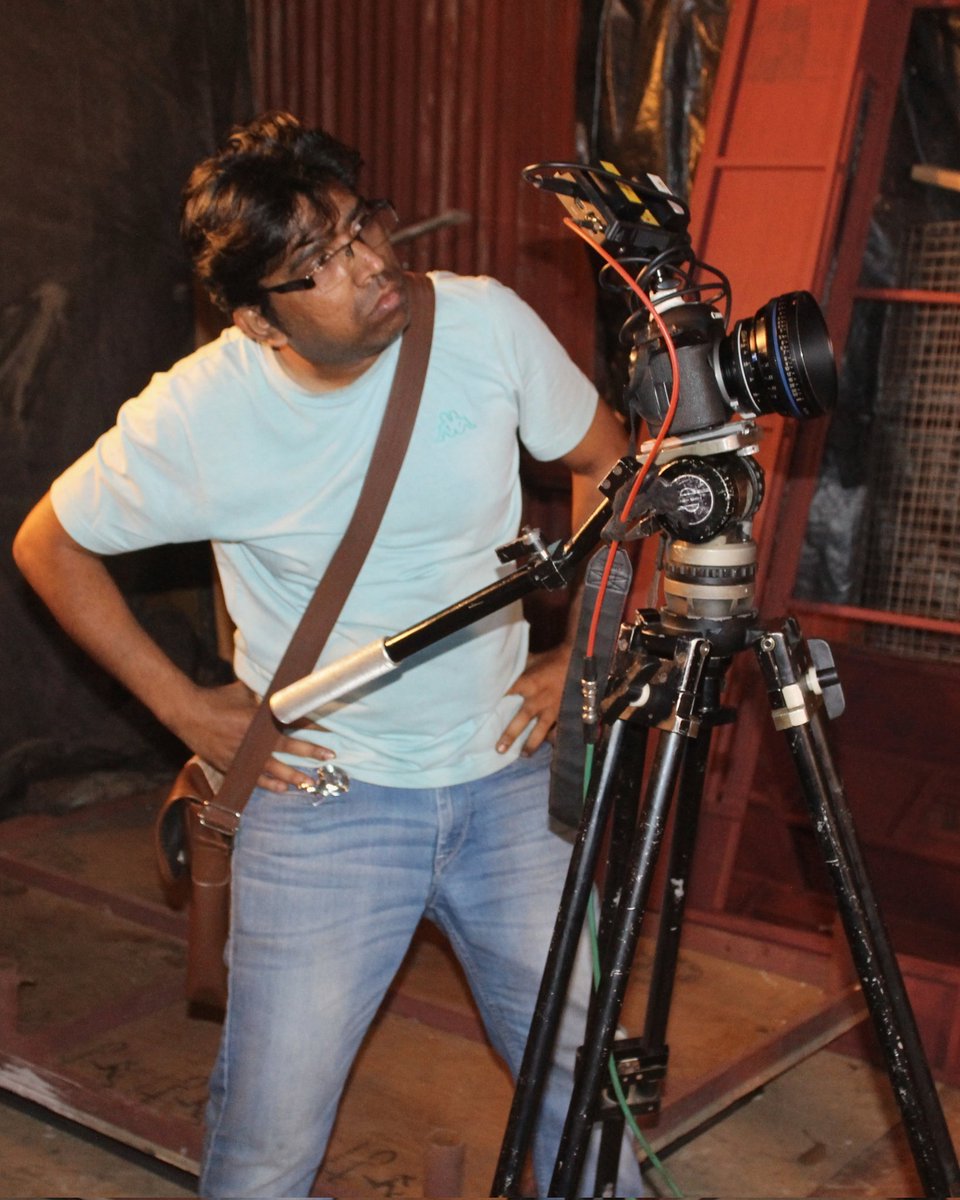 TJFMotionPic's tweet photo. Filmmaker @kushalambo curious to check the framing when the DOP is not around π
#filmshoot #filmmaking #filmmakers #directors #ontheset #behindthecamera #BehindTheScenes #films #camera #onset #tjfmotionpictures #kushaljadhav #abriefcase #shortfilms https://t.co/QeLauboVSG