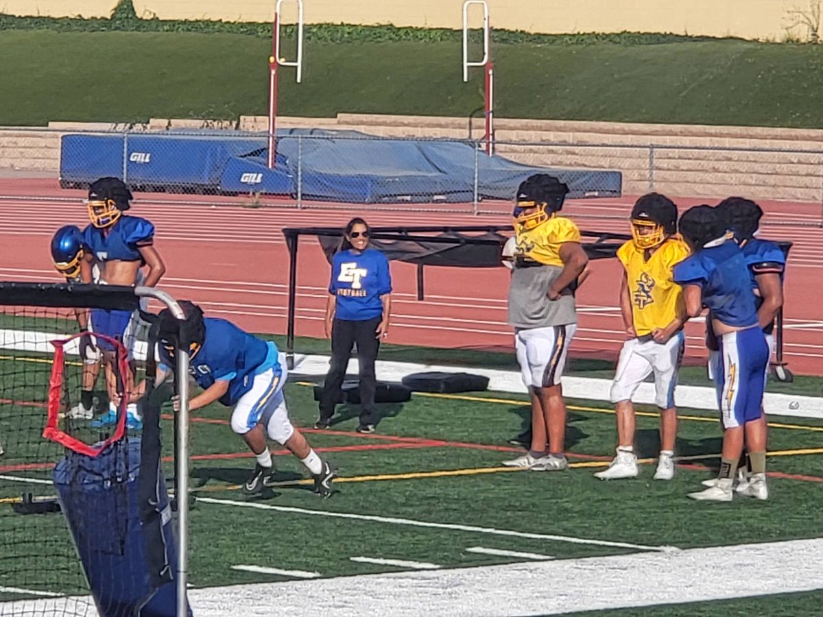 D-Line Getting at it!! #eltoro #Dline #football #Chargers #foryou