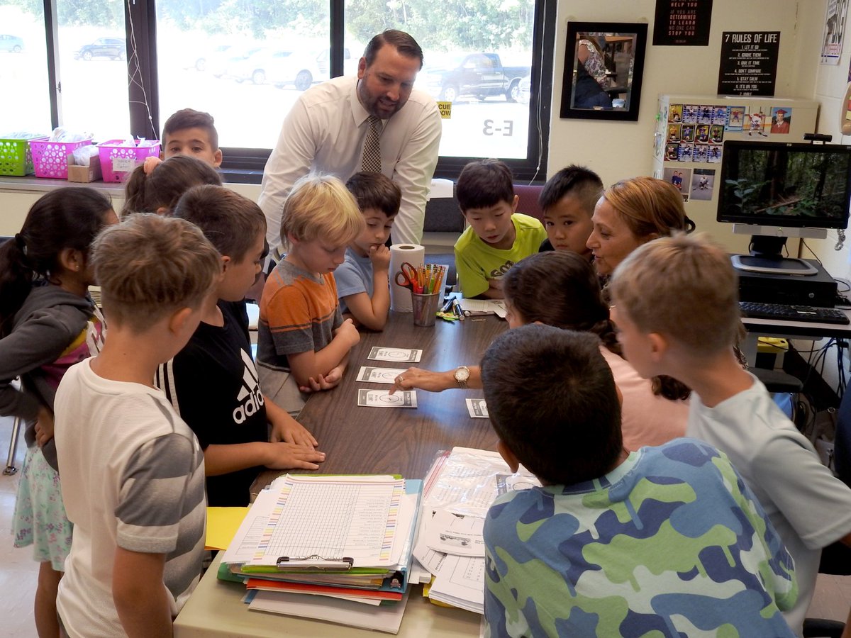 CommackSchools's tweet photo. Learning to tell time, spotting jungle items on a scavenger hunt (with homemade binoculars), tie-dying shirts, and sand art - just a few of the cool things at #CampCommack today! #DrCox #CommackSchools #FunForAllAges #SafariWeek https://t.co/7u9GmbnUSB