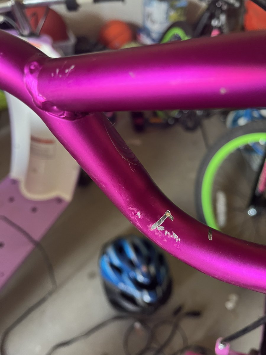 heather_2782's tweet photo. @Walmart please connect me with someone kind and capable. 5 customer service calls, 2 bikes in damaged boxes arriving late, one birthday girl who has yet to get a present but now I have to take it apart and return?! Seems like a great solution. Refund promised now story changed?? https://t.co/moARUgtnLi