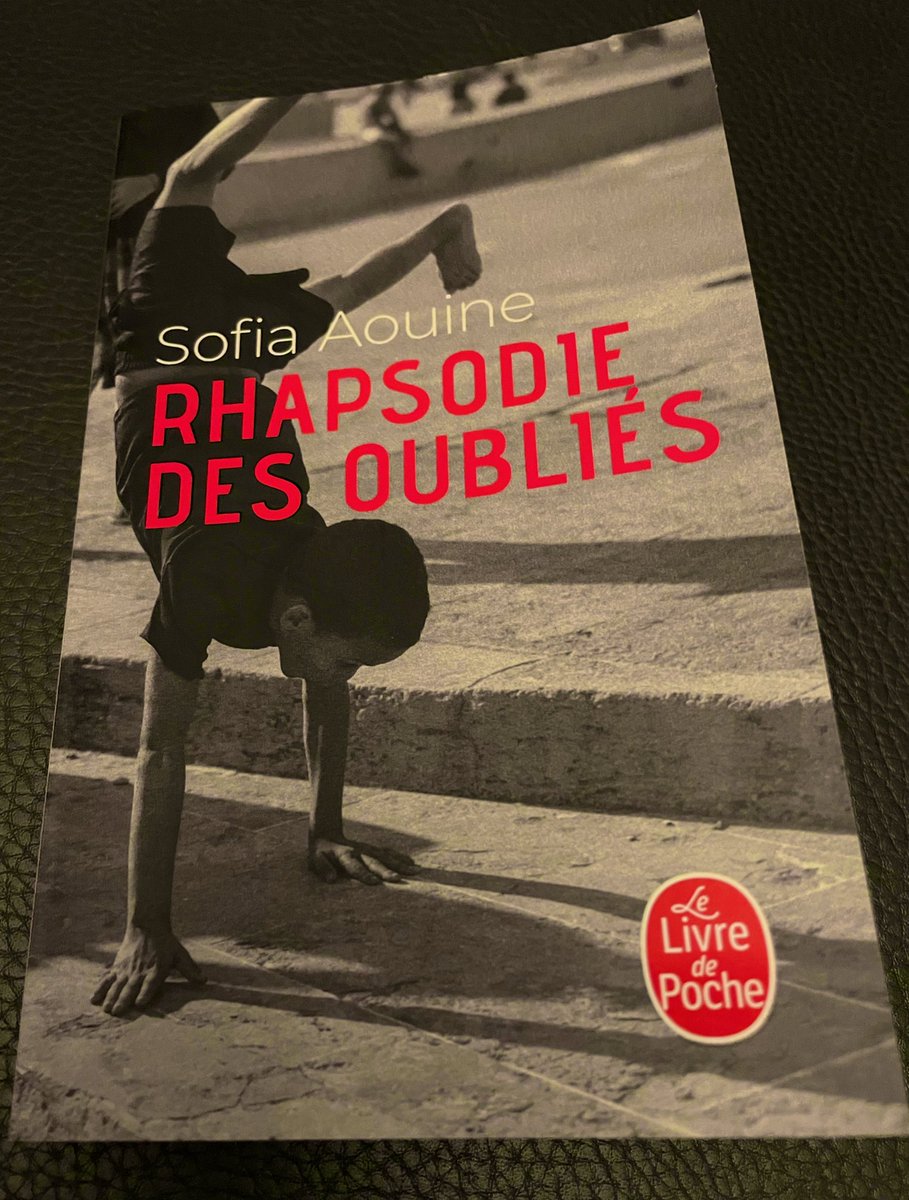 l_amande's tweet photo. Des portraits de personnages que tout opposent mais que le quartier de la Goutte d’Or lie, narrés par un syro-libanais de 13 ans. Texte fluide et cru qui donne un air d’authenticité et de naïveté. Je recommande ce 1er roman de Sofia Aouine. #RhapsodieDesOublies #SofiaAouine https://t.co/KsagJpDKtn