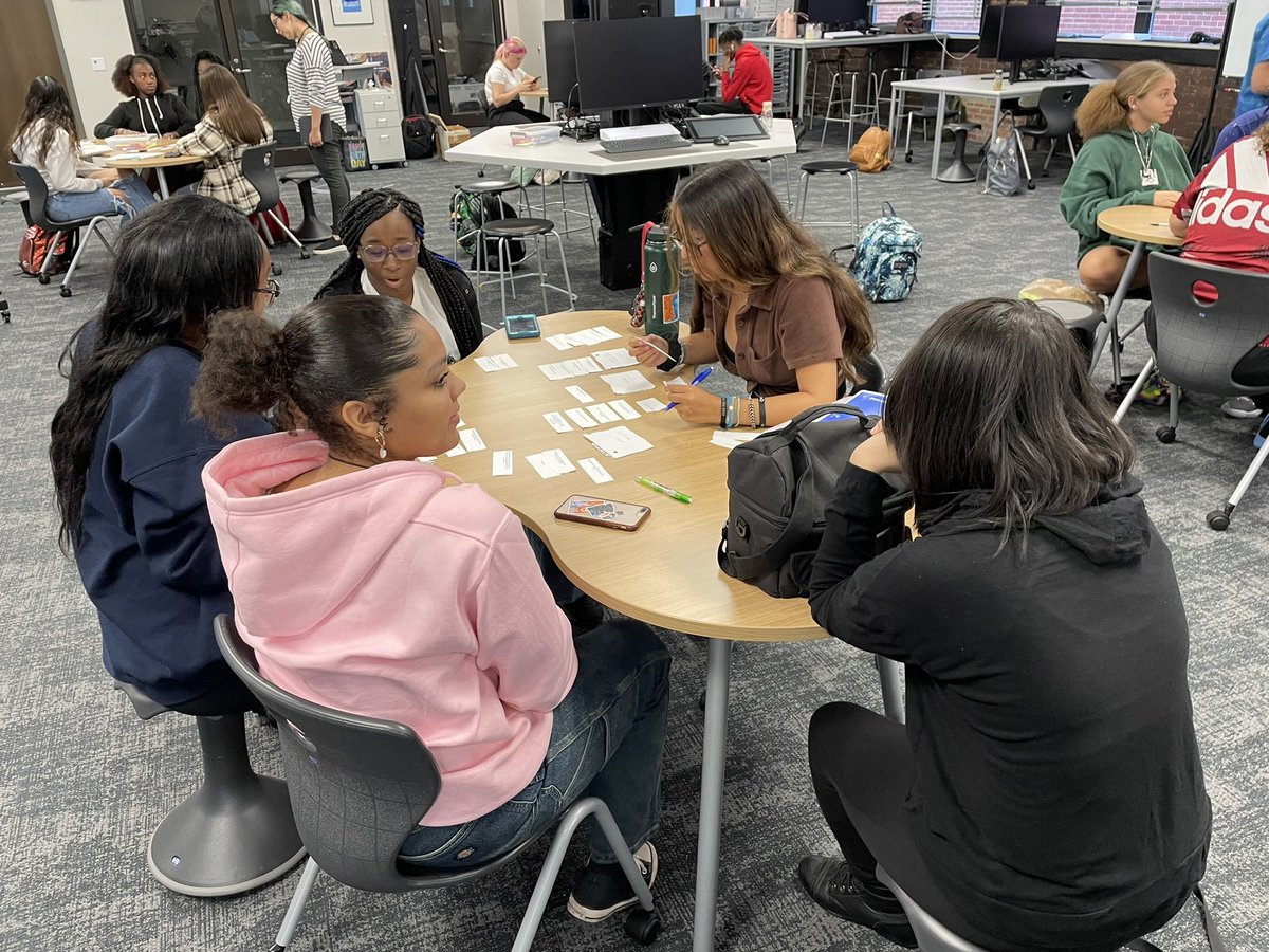 AmpLabEW's tweet photo. Sorting How Might We ?’s to see patterns and similarities across potential problems. #challengeone #amplab https://t.co/k6OzAInJfn