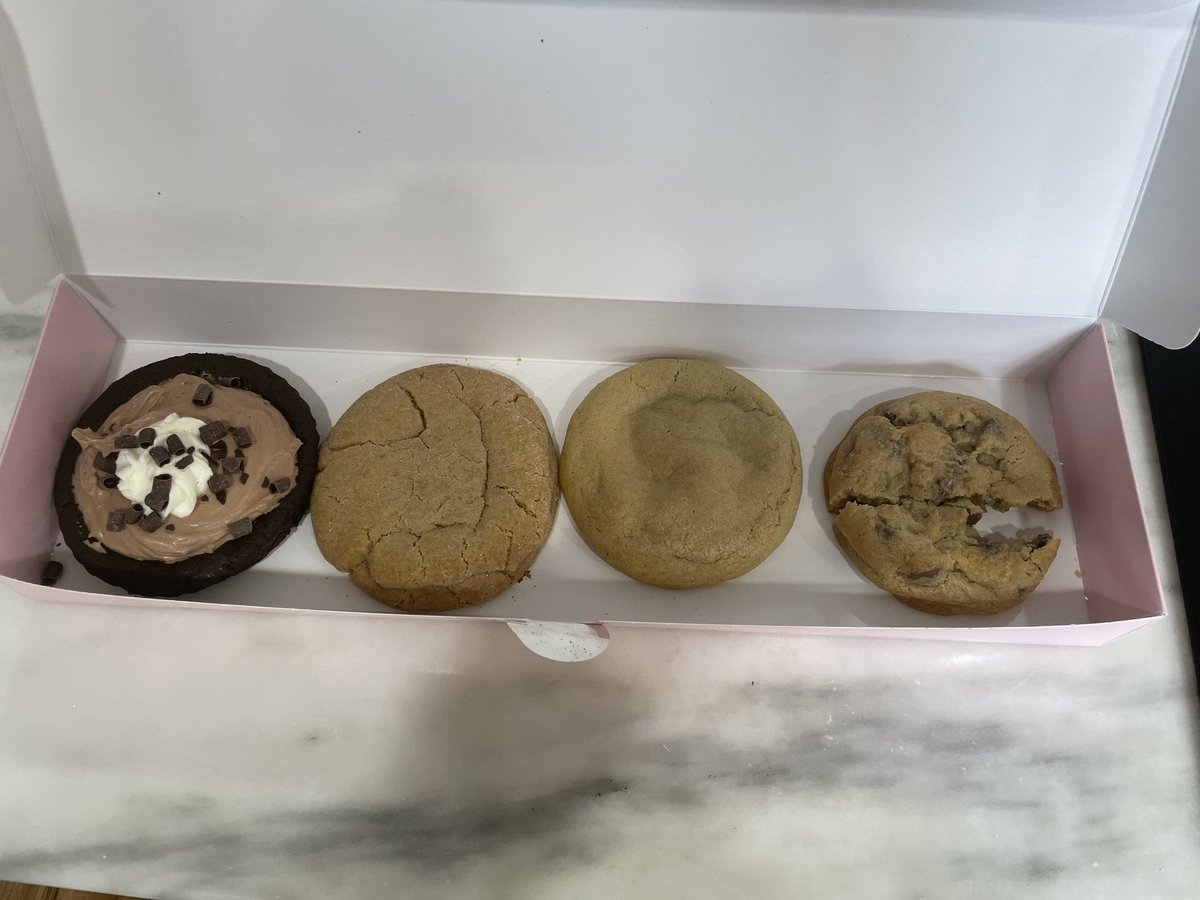 t_e_stickley's tweet photo. @CrumblCookies I ordered the Caramel popcorn and peanut butter blossom and this is what I got??? Think they forgot something?? 🤦🏼‍♀️ https://t.co/W5DcphjXqX