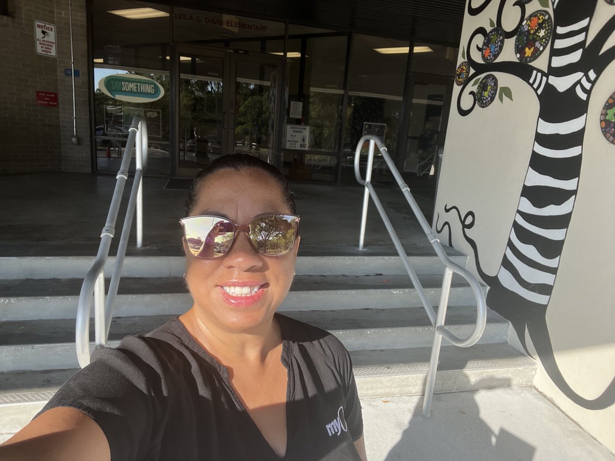 Read4themind's tweet photo. Congratulations! Pinellas Read on myON Summer Reading Challenge prizes have been delivered!🥇🏆🎁thank you @davidcole813 @JWBPinellas @Michael_Feeney1 @slaughter_holly @my_pcs @ReadonmyON #ReadonmyON https://t.co/s4HfCF4Pm5