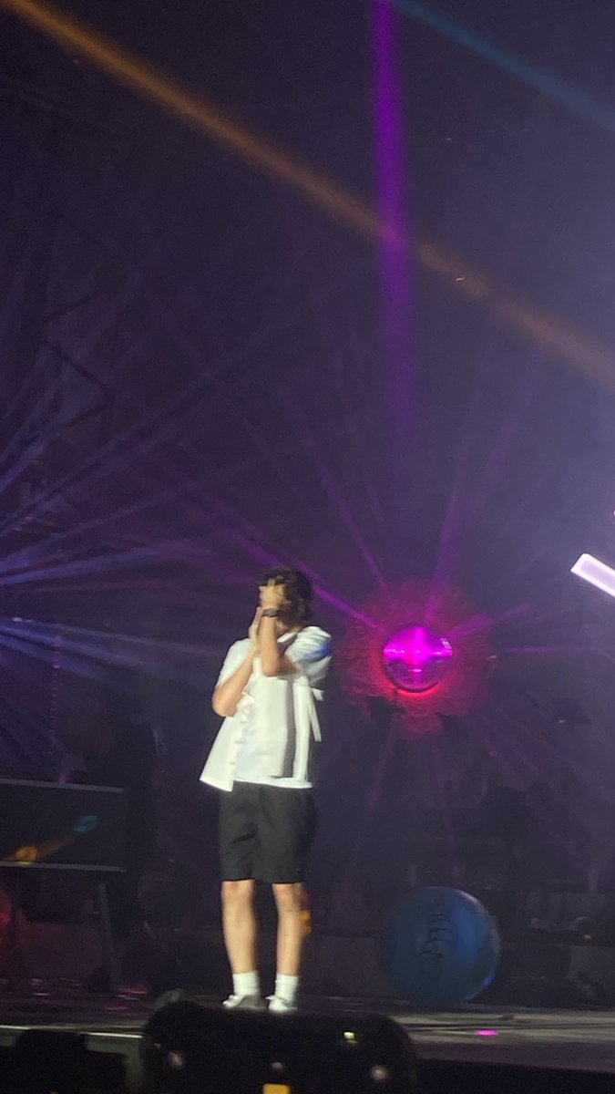 unosbiggestfan_'s tweet photo. his ‘i made it’ moments #RexInLondon #rexorangecounty https://t.co/KwMPico7u7
