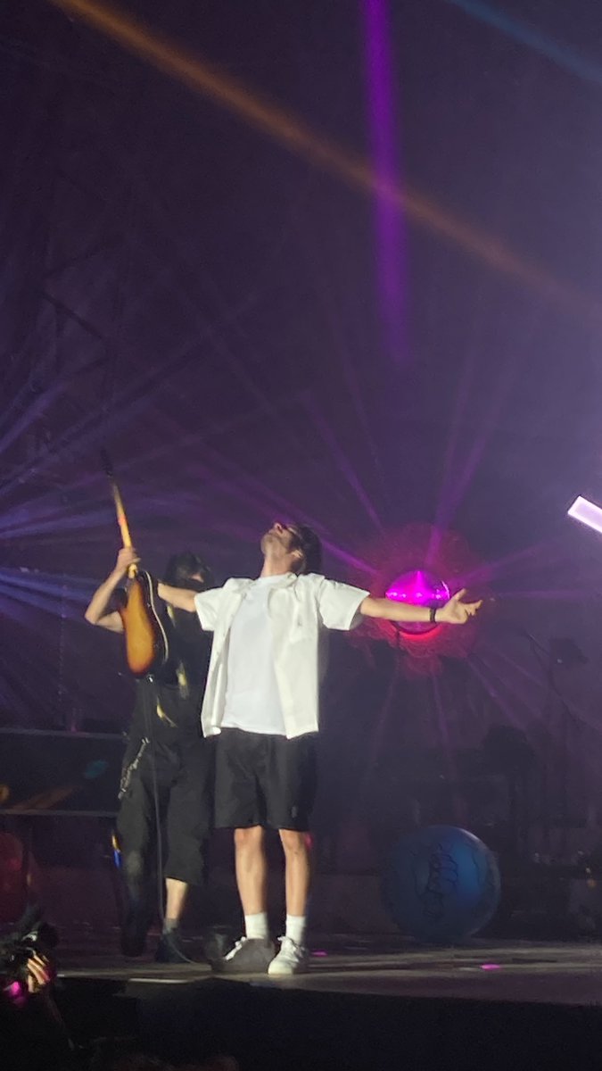 unosbiggestfan_'s tweet photo. his ‘i made it’ moments #RexInLondon #rexorangecounty https://t.co/KwMPico7u7