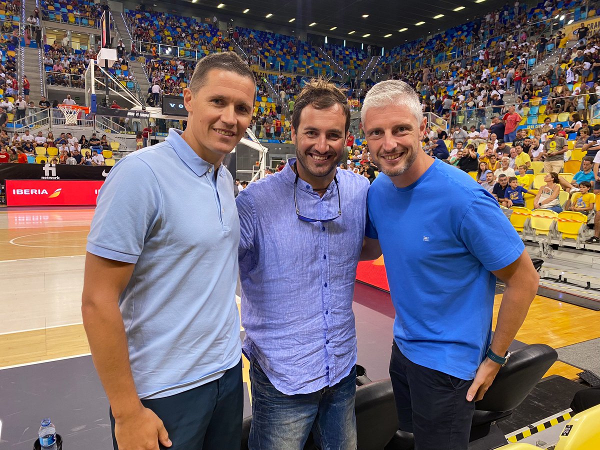 ChorenJavi's tweet photo. Sentirse a gusto… a @manuel_pg83 y a @LakovicJaka tuve la suerte de conocerles y compartir clases de 🏀, allá por el 2017 en Zaragoza! 

Ahora trabajamos en la misma casa! 

Vaya ilusión 💛 #VamosGranca 

@GranCanariaCB 🐥

‼️Pío Pío ‼️

@GradaLoca 
@DeAbonados 
@GranCanariaDep https://t.co/akIVgBLZww