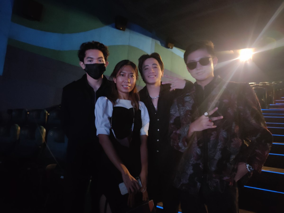 StylersOfficia1's tweet photo. NEW STYLE at "FOOL" MV Red Carpet Premiere 081422

NEW STYLE with STYLERS!..
Fans of @ericejercito and other viva artists 

#FoolRedCarpetPremiere 
#EricEjercito #FoolMV
#NEWSTYLE
@VivaArtists_
@NewStyle_offcl https://t.co/CrPKlhB3Tc