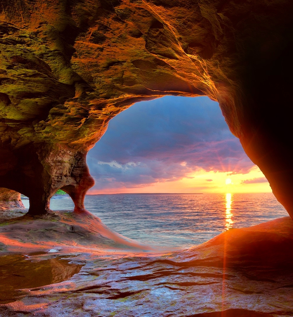 Cave to sunset view at Lake Superior in Michigan, US  🇺🇸