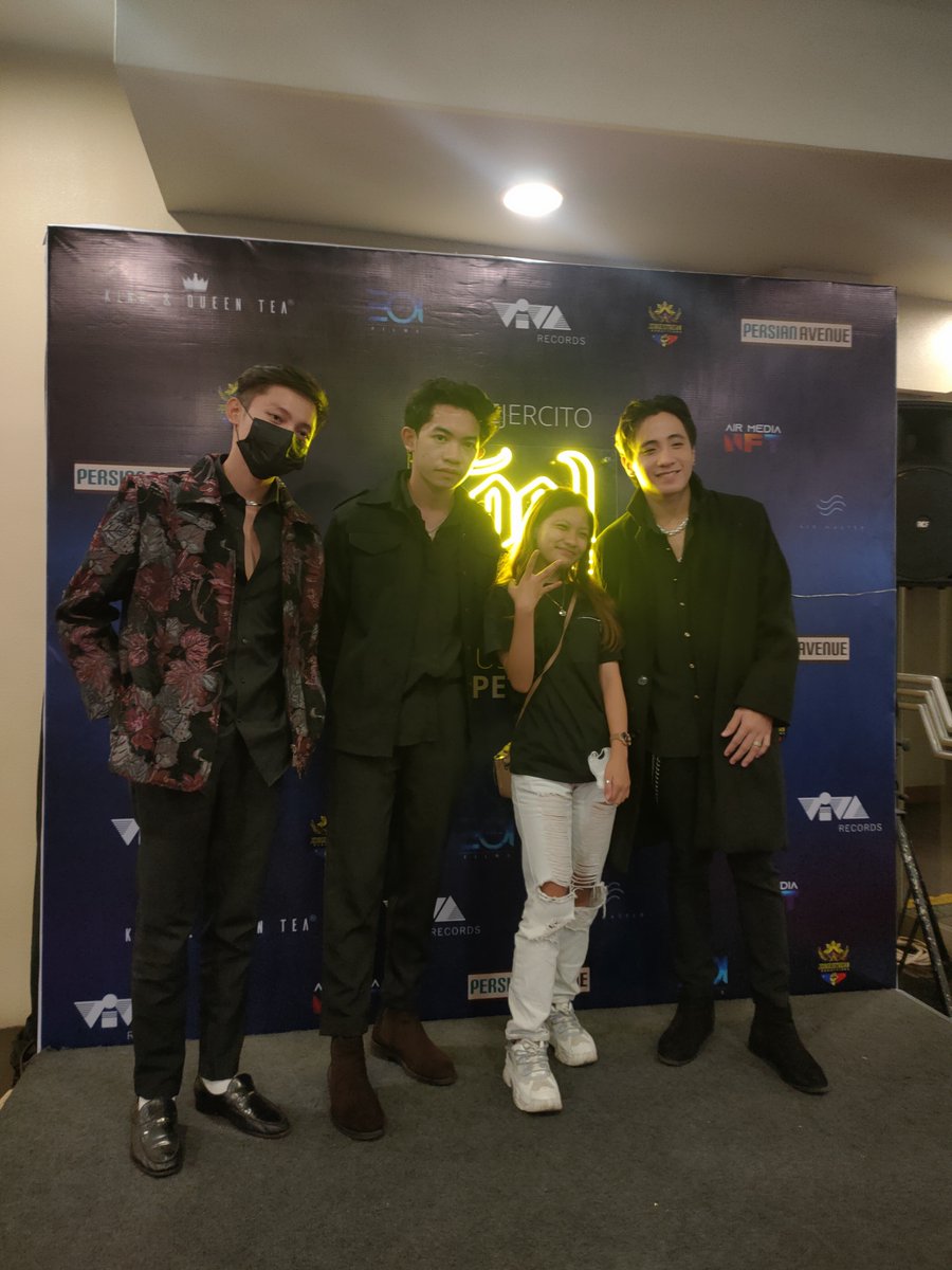 StylersOfficia1's tweet photo. NEW STYLE at "FOOL" MV Red Carpet Premiere 081422

NEW STYLE with STYLERS!..
Fans of @ericejercito and other viva artists 

#FoolRedCarpetPremiere 
#EricEjercito #FoolMV
#NEWSTYLE
@VivaArtists_
@NewStyle_offcl https://t.co/3CO2zqwzkK