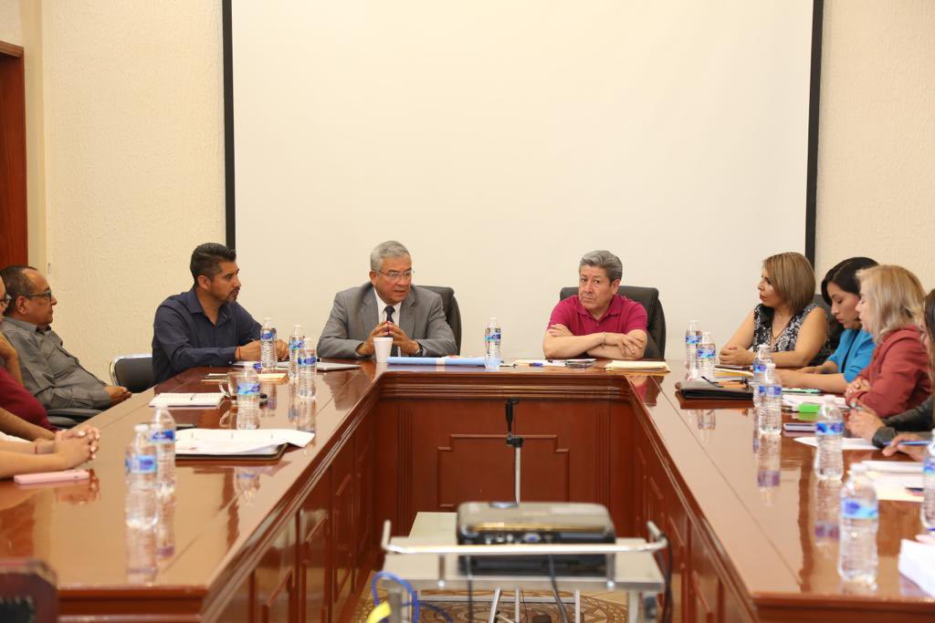 Elevar la calidad educativa en el #Edomex es una prioridad  del Gobernador <a href="/alfredodelmazo/">Alfredo Del Mazo</a>. Hoy firmamos convenio en materia de #EducaciónDual con el H. Ayuntamiento de #Tultepec para integrar 19 alumnos de programación y de diseño gráfico digital. <a href="/somoscecytem/">CECyTEM</a> <a href="/geramonro05/">Gerardo Monroy</a>