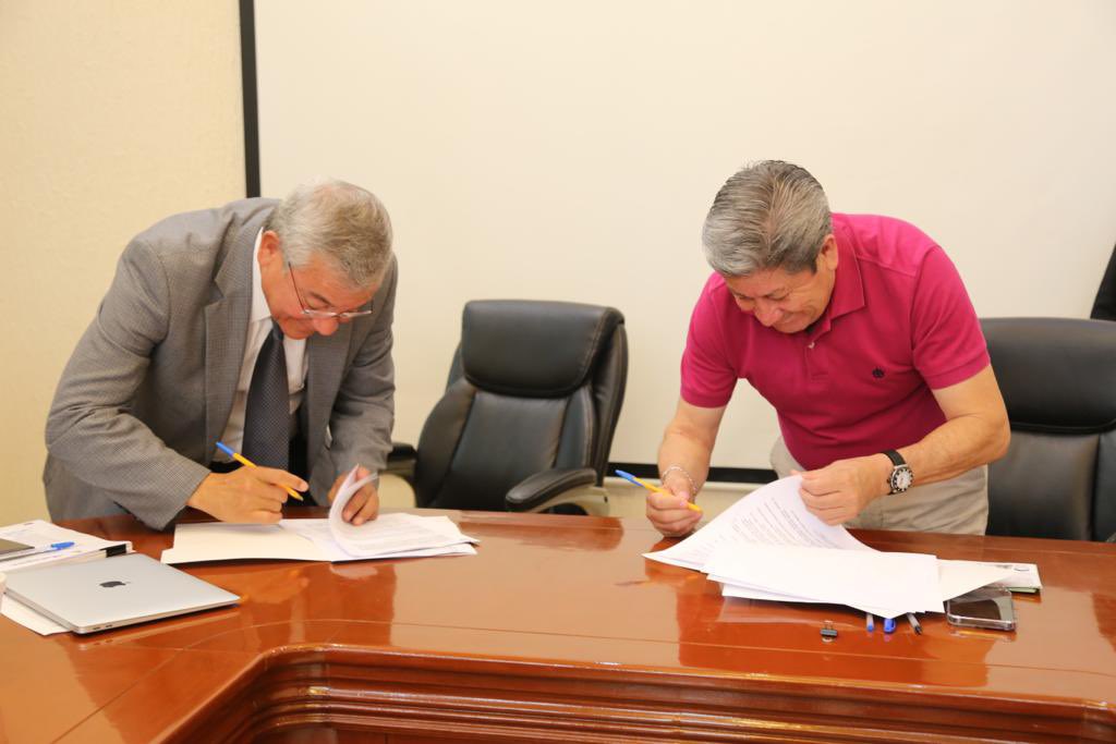ignacio_rubi's tweet photo. Elevar la calidad educativa en el #Edomex es una prioridad  del Gobernador @alfredodelmazo. Hoy firmamos convenio en materia de #EducaciónDual con el H. Ayuntamiento de #Tultepec para integrar 19 alumnos de programación y de diseño gráfico digital. @somoscecytem @geramonro05 https://t.co/7FDKqjpMcC