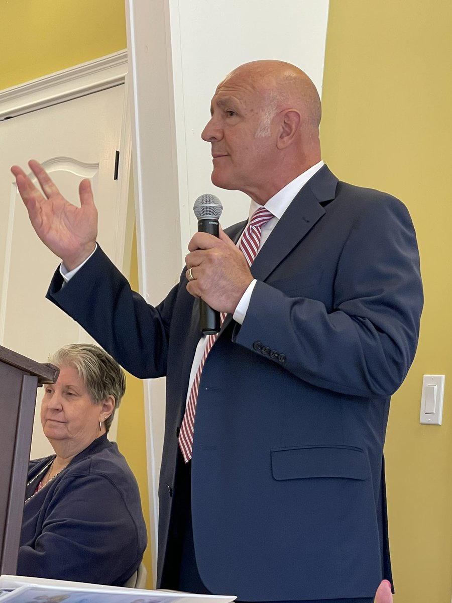 PutnamCountyDA's tweet photo. Putnam County, NY District Attorney, Bob Tendy addresses the #SouthEastSeniorsGroup to speak about internet crime and scams against our seniors. Some great tips were conveyed about combatting scammers. #crimefighter #DistrictAttorney #southeast #PutnamCounty #Brewster #phonescams https://t.co/7bXYchQcz5