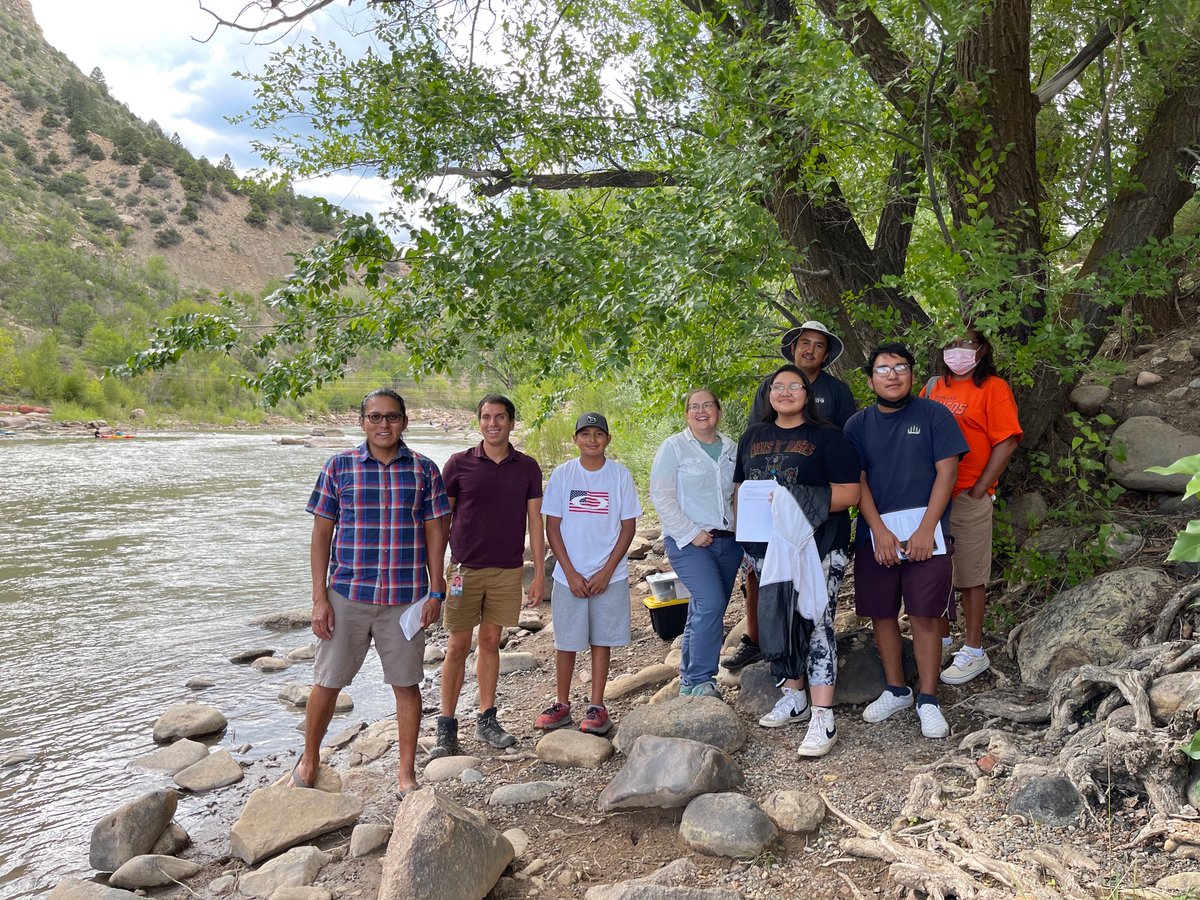 SwiftBirdHydro's tweet image. One of the highlights of my summer has been working on a @ThrivingEarth/@COPE_Program  project with community leaders and students from the Navajo Nation where we tested water quality on the reservation. It was a blast to work on community-led science w/ my pal @ian_gambill