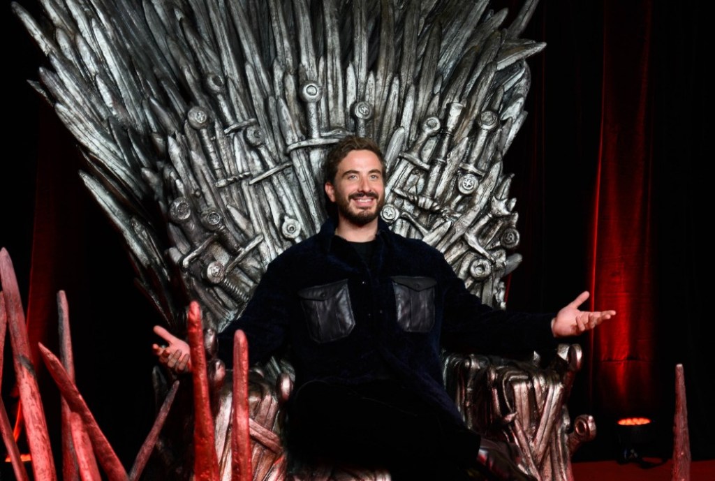 Ryan Corr unveils House of the Dragon premiere tvtonight.com.au/2022/08/ryan-c…