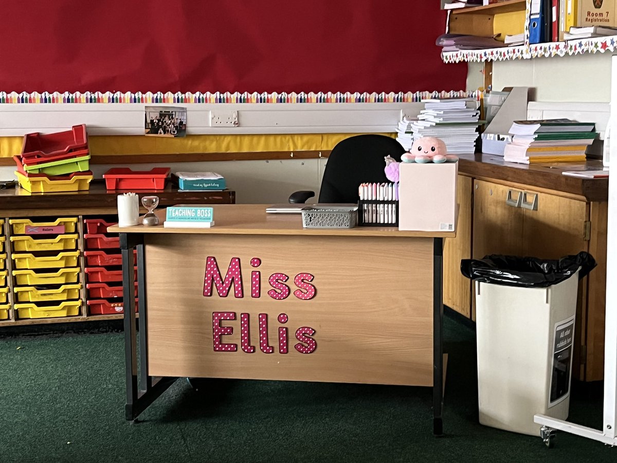 Miss Ellis 🌈 tweet media