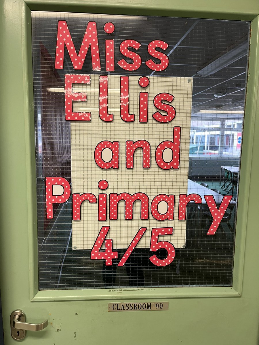 Miss Ellis 🌈 tweet media