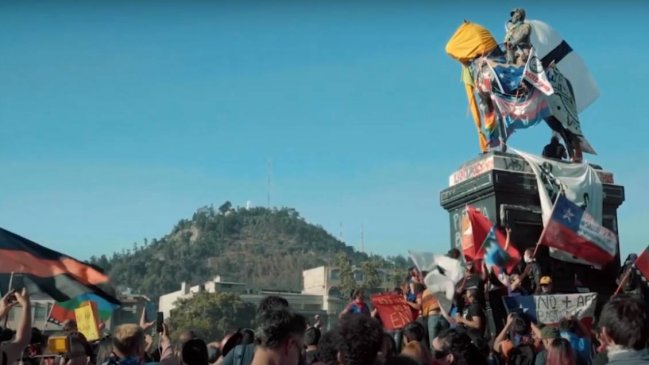 Cooperativa's tweet photo. HBO Max adquirió documental sobre el estallido social: se estrenará el día del plebiscito #CooperativaContigo https://t.co/orTa51kwUa https://t.co/e5t2DRrslp