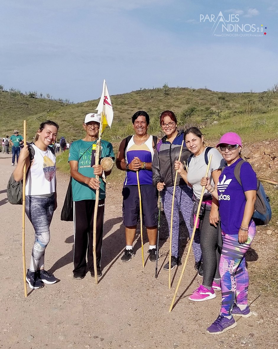 ParajesAndinos's tweet photo. El #EstadoMerida se caracteriza por su activa vida religiosa, enmarcada en las distintas expresiones culturales de sus #pueblos y un ejemplo de ello, es #lagunillas y la Peregrinación Camino de Santiago Apóstol, donde cada #24dejulio salen a caminar calles y senderos montañosos. https://t.co/gwWhOV0n5b