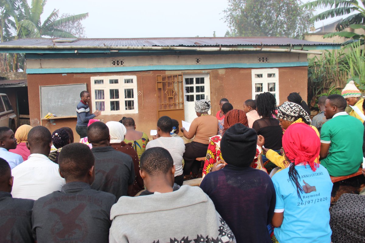 INEDD_RDC's tweet photo. Former les entrepreneurs et les leaders, c'est ça notre mission. Transformer les jeunes en entrepreneurs capables de relever les défis de notre société. Les jeunes de la COJEP (Mutanga, Butembo) bénéficiant de nos séances de formation. https://t.co/kO4BeXJwYz