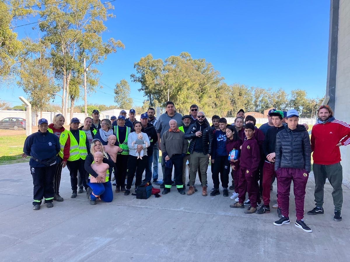 DireccindeDepo5's tweet photo. La Intendencia Departamental de Rocha por intermedio de la Dirección de Deportes en el día de hoy  llevó a cabo en el Gimnasio Municipal de Cebollatí un Taller de Reanimación Cardipulmonar https://t.co/CpIMXvbS92
