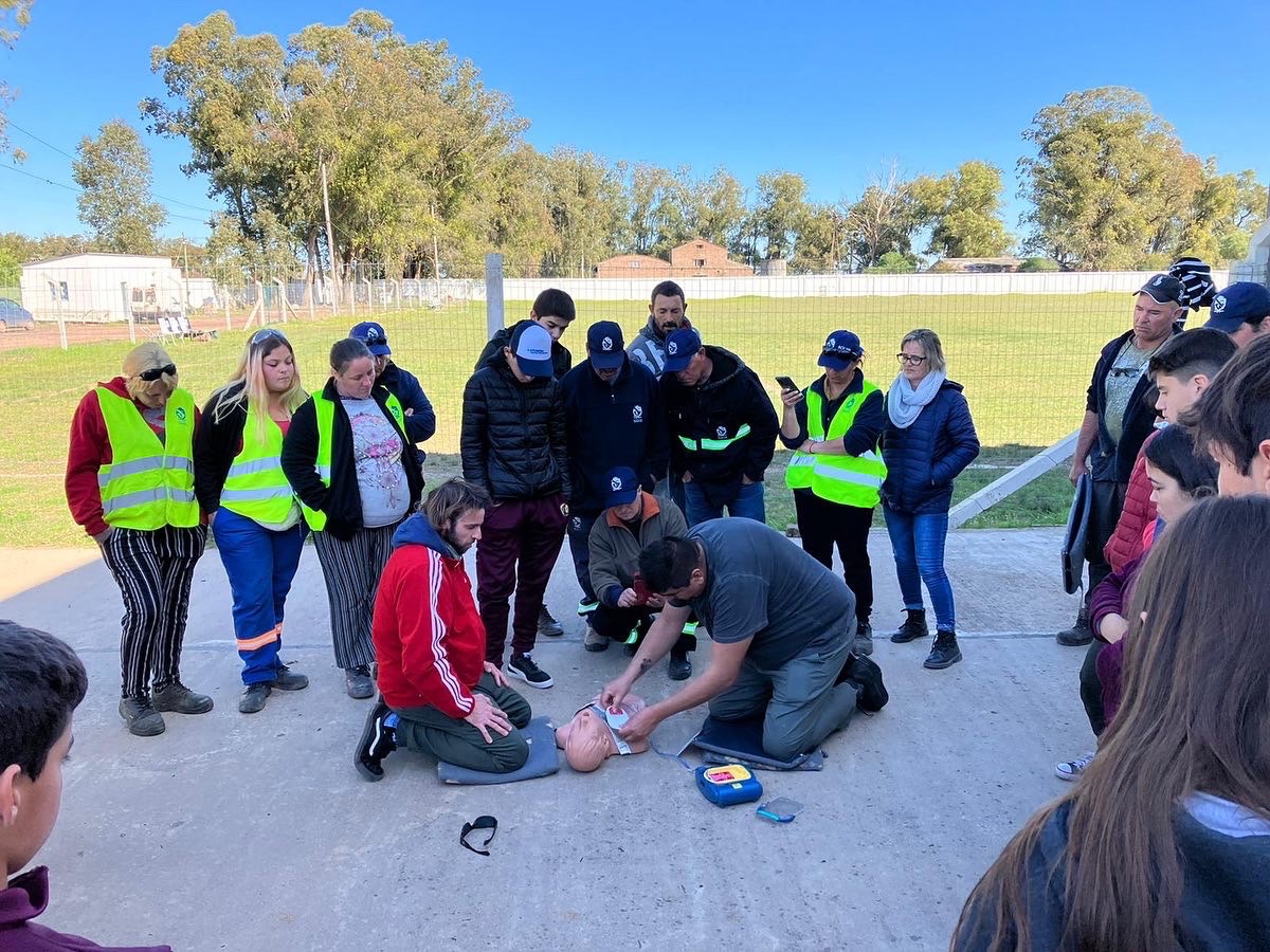 DireccindeDepo5's tweet photo. La Intendencia Departamental de Rocha por intermedio de la Dirección de Deportes en el día de hoy  llevó a cabo en el Gimnasio Municipal de Cebollatí un Taller de Reanimación Cardipulmonar https://t.co/CpIMXvbS92