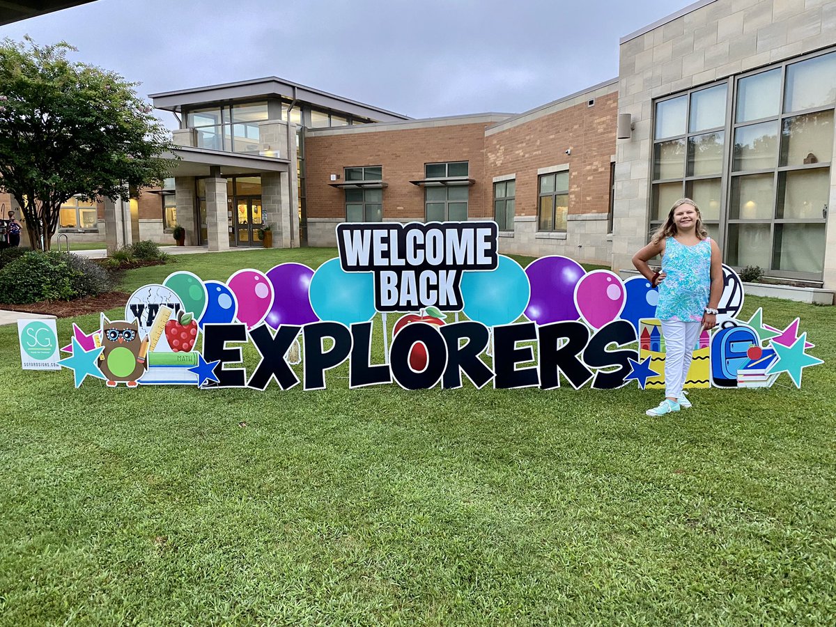 HalfacreHope's tweet photo. Happy first day of school! We are so excited to be at @MGES510 this year! #fourthgrade #firstdayofschool #lex1firstday #lexone https://t.co/FsD4r0cPHy