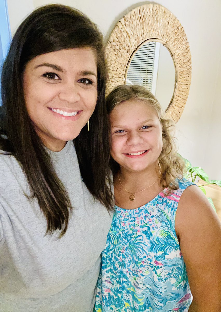 HalfacreHope's tweet photo. Happy first day of school! We are so excited to be at @MGES510 this year! #fourthgrade #firstdayofschool #lex1firstday #lexone https://t.co/FsD4r0cPHy