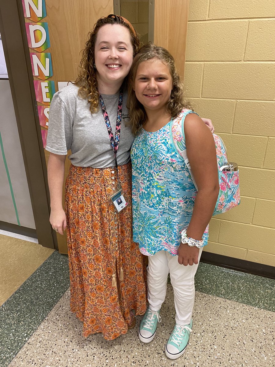 HalfacreHope's tweet photo. Happy first day of school! We are so excited to be at @MGES510 this year! #fourthgrade #firstdayofschool #lex1firstday #lexone https://t.co/FsD4r0cPHy