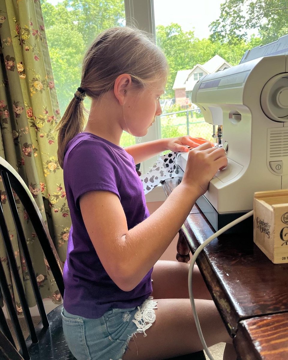 FamilyGuidance's tweet photo. This mentee has been learning how to sew from her mentor over the last few weeks!
Go to the last picture to see what she created π€©π
#mentoring #one2onementoring https://t.co/BQ0YR8dBWS