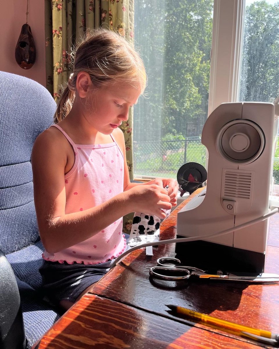 FamilyGuidance's tweet photo. This mentee has been learning how to sew from her mentor over the last few weeks!
Go to the last picture to see what she created π€©π
#mentoring #one2onementoring https://t.co/BQ0YR8dBWS