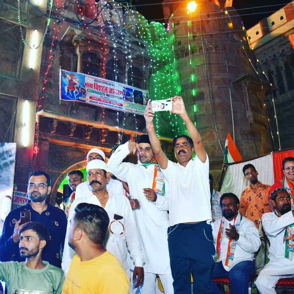SikanderBhatiAd's tweet photo. जश्ने आजादी में पूरा शहर एक सूत्र में बंधा –
अल्पसंख्यक मोर्चा बीकानेर शहर द्वारा रात 12 बजे जश्ने आजादी के पहले पल को रेखांकित करते हुए एक शानदार कार्यक्रम का आयोजन बीकानेर के हृदय स्थल कोट गेट पर आयोजित किया गया 
@arjunrammeghwal
@isushilakanwar
@apsingh20001 
@msadiqkhanbjp https://t.co/8srqz54Bql