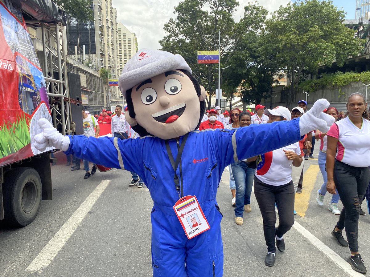 PrensaPequiven's tweet photo. Desde la Marcha de la Victoria #Pequito se hizo presente en el recorrido, apoyando las reivindicaciones que el Gobierno ha logrado con la clase trabajadora.
#16Ago
#TrabajadoresConMaduro
#Petroquímica
@TareckPSUV
@TellecheaRuiz https://t.co/VM5jz8tuMD